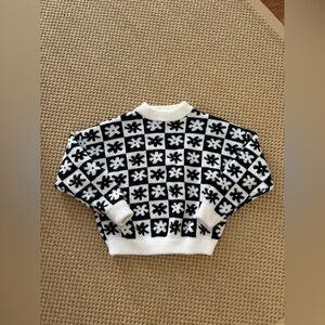 Lisa Says Gah Emma Sweater Daisy Block. Black and white. Acrylic. Size XS/S.